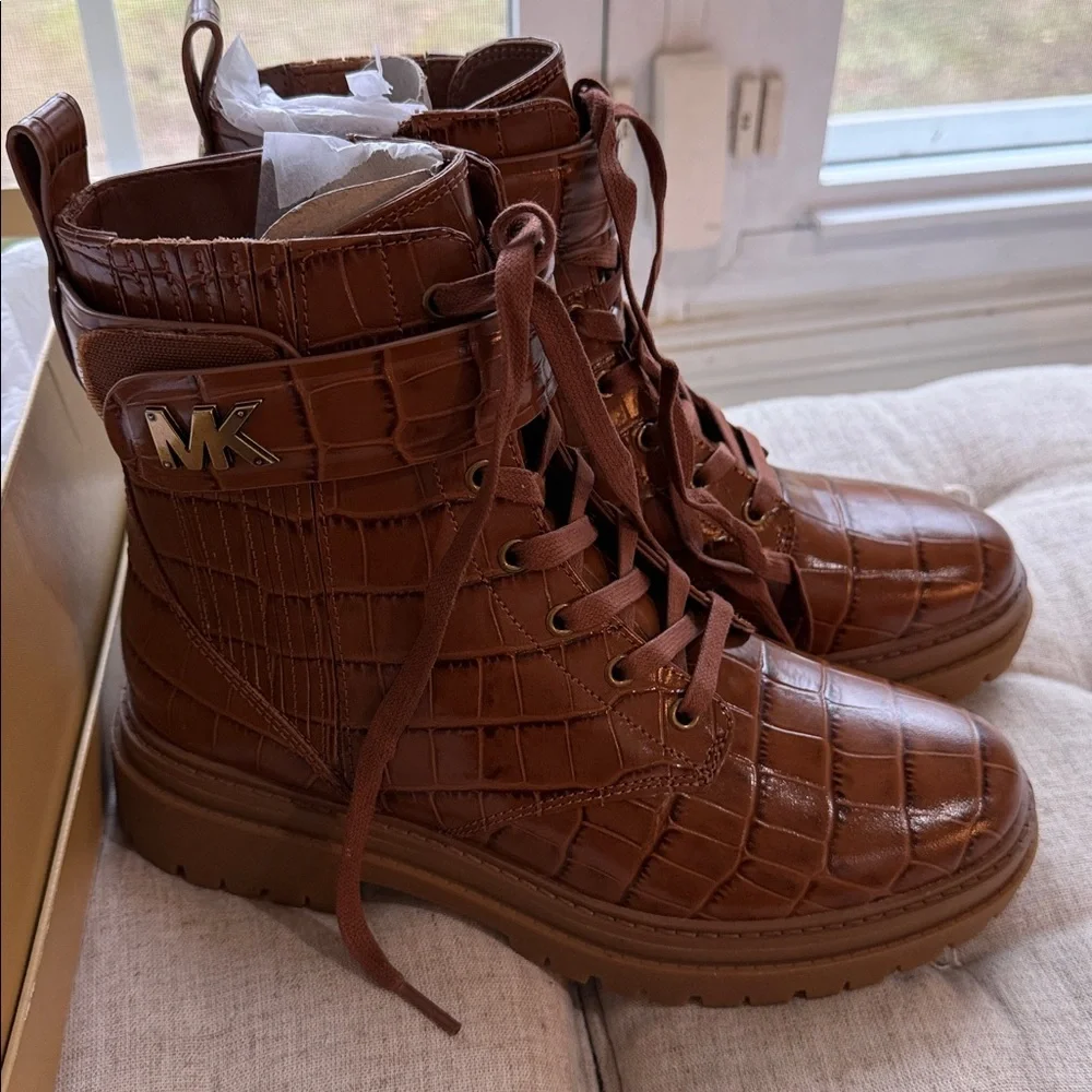 NIB Michael Kors STARK Chestnut Crocodile Embossed Leather Lace Up Combat Boots